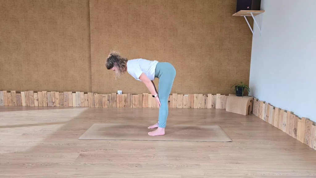 Ardha Uttanasana, salutation du soleil