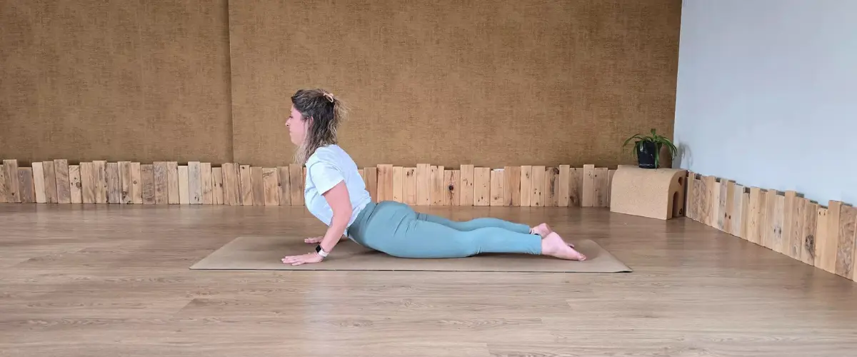 Salutation au soleil : comprendre chaque posture pour la pratiquer sans te blesser