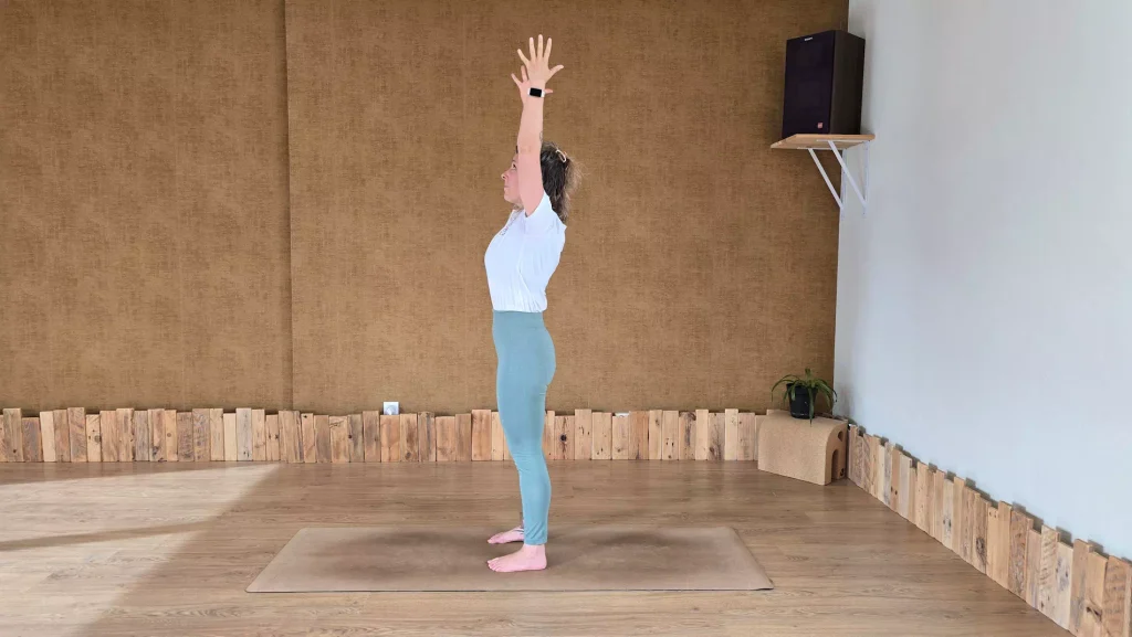 Urdhva Hastasana salutation du soleil